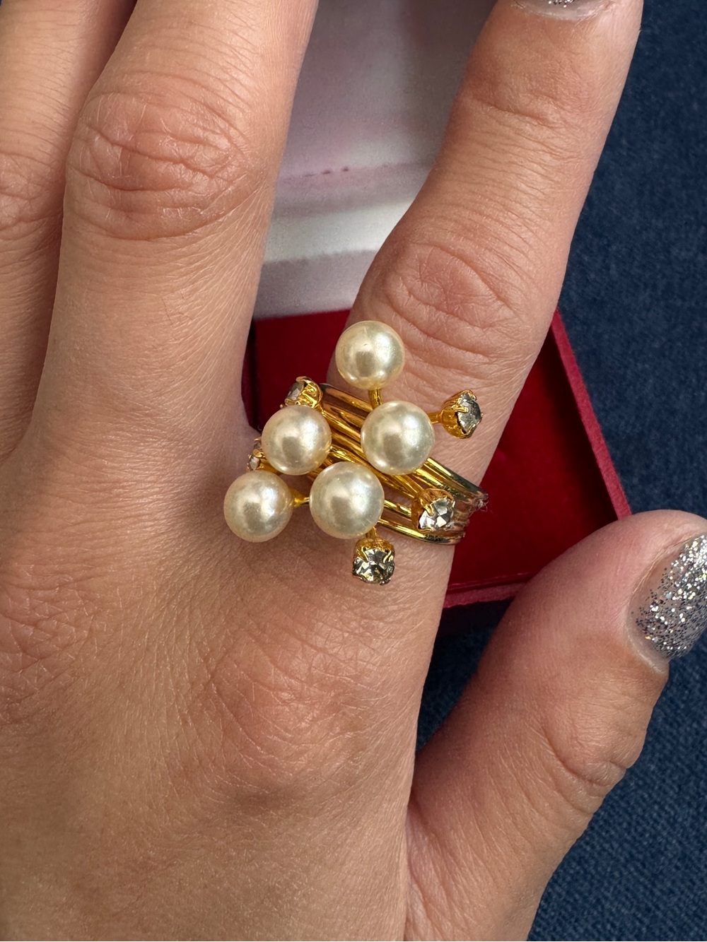 Stunning Gold tone faux pearl cocktail Ring size 6.5